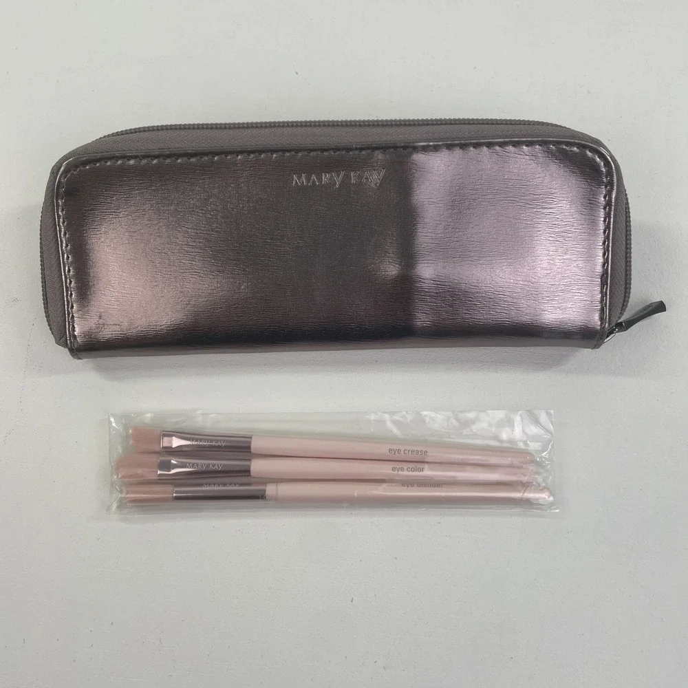 Mary Kay 4pc Eye Brush Set ~ 1. Eye Color, 1. Eye Crease, 1. Eye Blender, 1. Bag